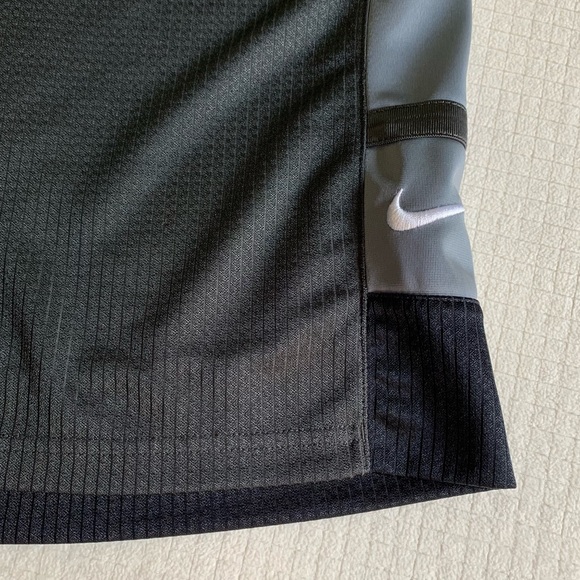 $DROP⬇️ Nike black/gray athletic shorts - Picture 4 of 15